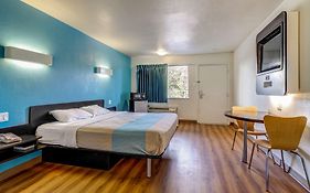 Motel 6 Waco - Lacy Lakeview