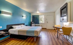 Motel 6 Waco - Lacy Lakeview